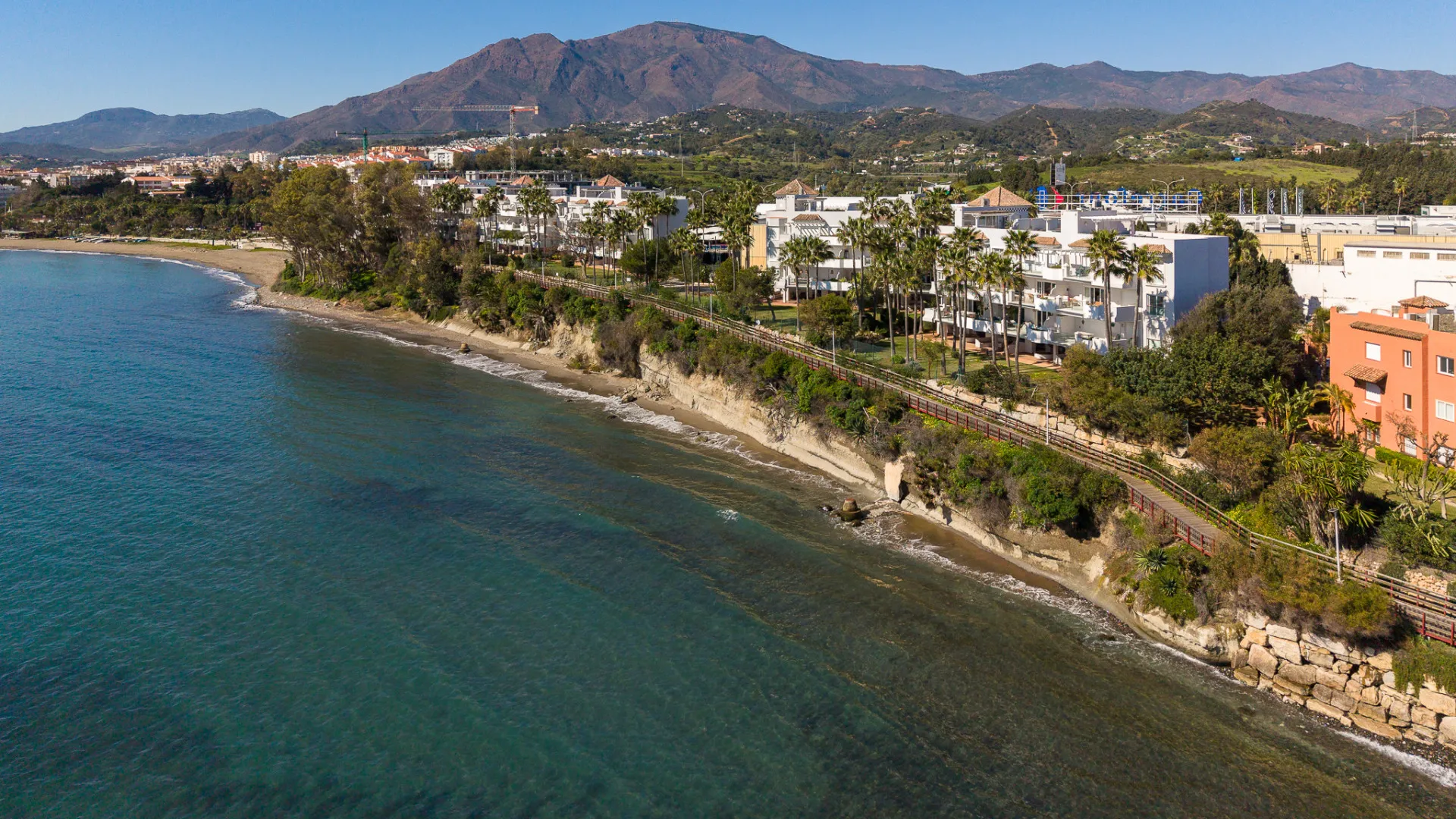 Apartamento de 3 dormitorios en venta en Estepona Ciudad