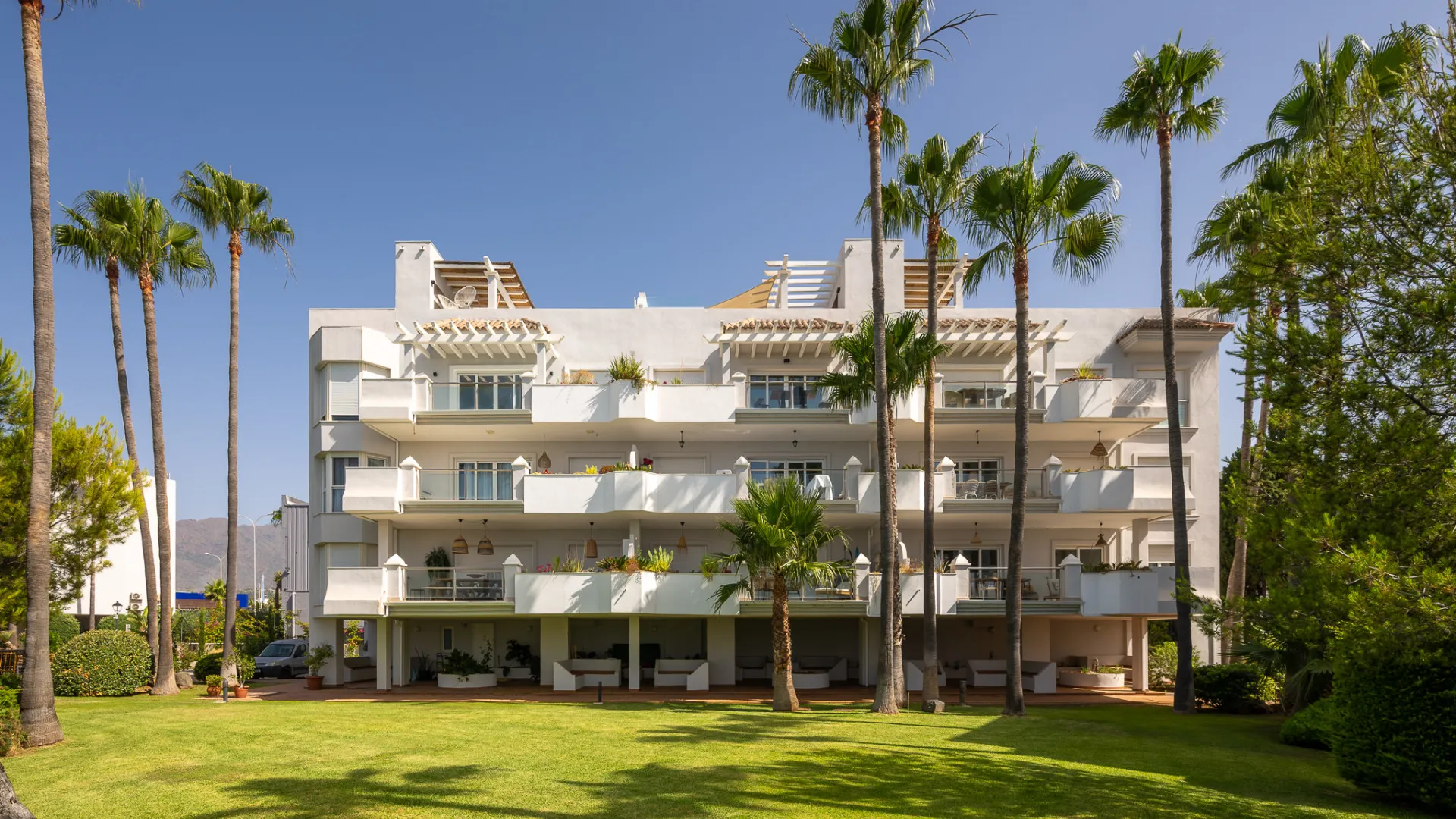 Apartamento de 3 dormitorios en venta en Estepona Ciudad