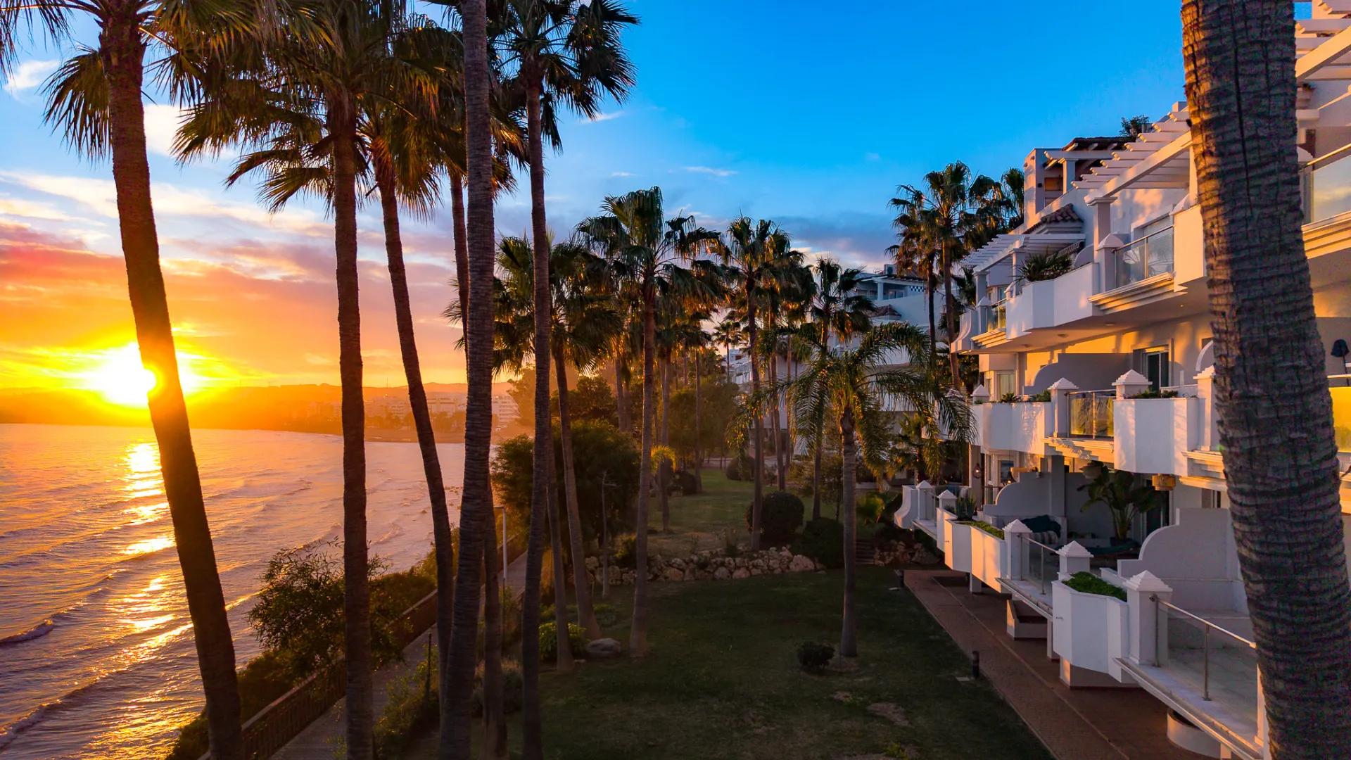 Apartamento de 3 dormitorios en venta en Estepona Ciudad