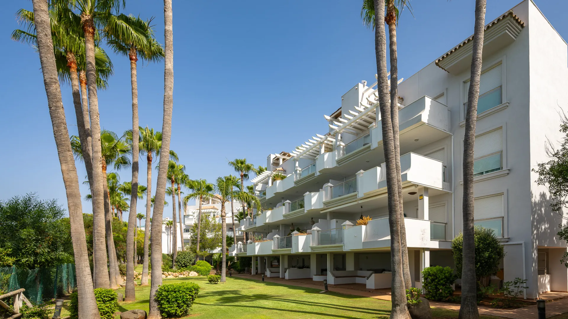 Apartamento de 3 dormitorios en venta en Estepona Ciudad