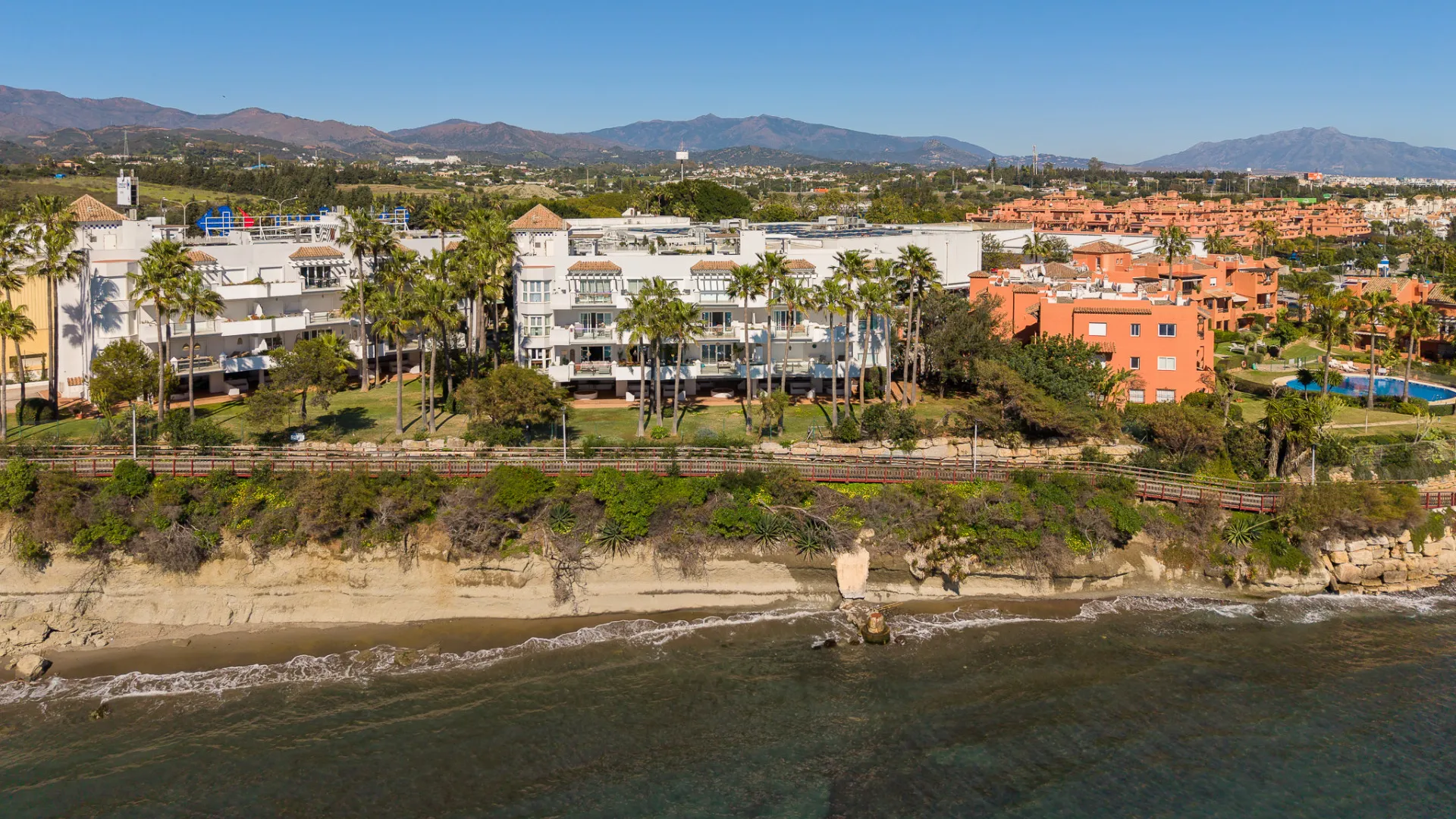 Apartamento de 3 dormitorios en venta en Estepona Ciudad