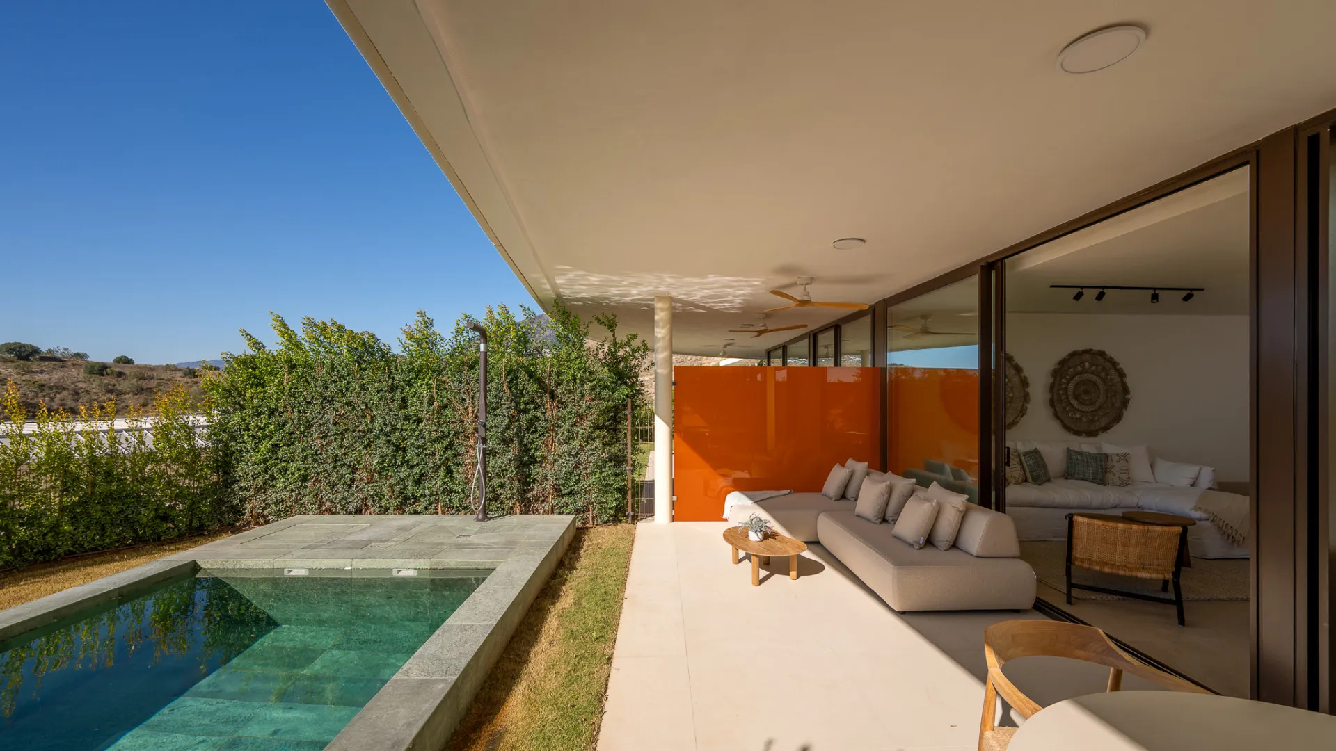 2 bedrooms ground floor apartment in El Higueron for sale