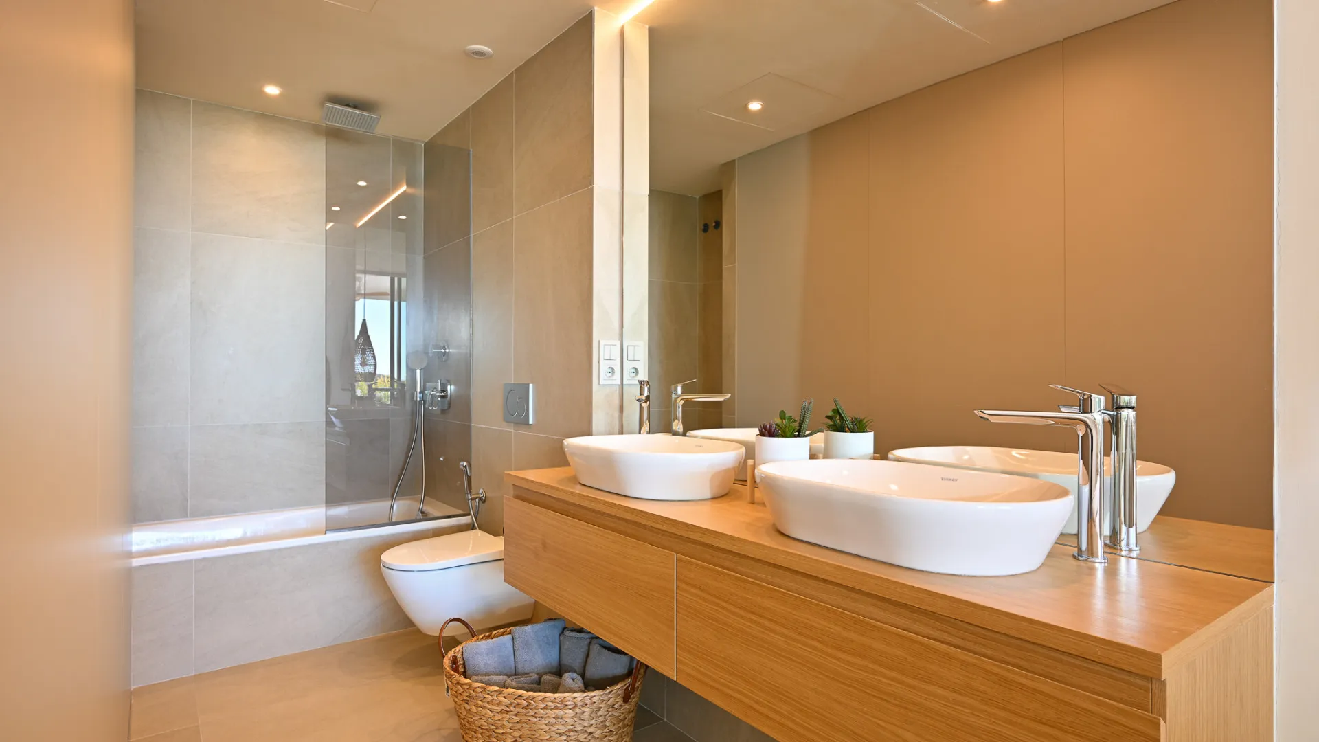 2 bedrooms ground floor apartment in El Higueron for sale