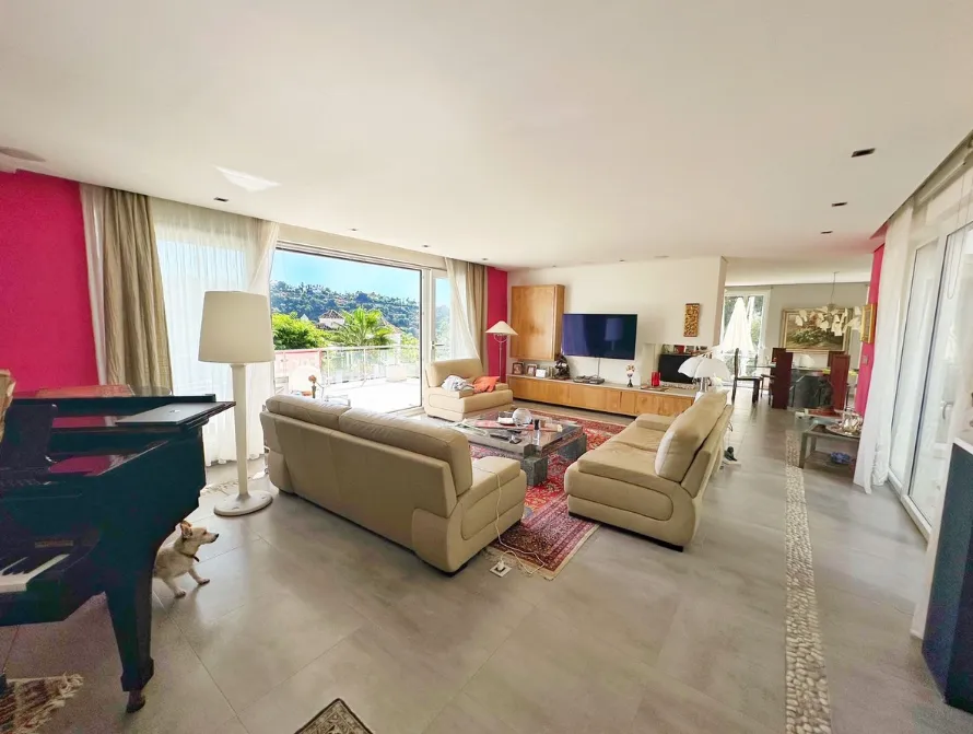 Se vende villa en Los Arqueros de 5 dormitorios