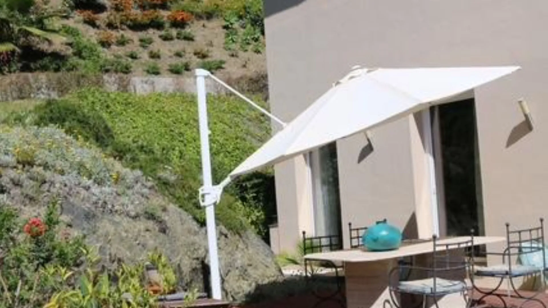 Se vende villa en Los Arqueros de 5 dormitorios