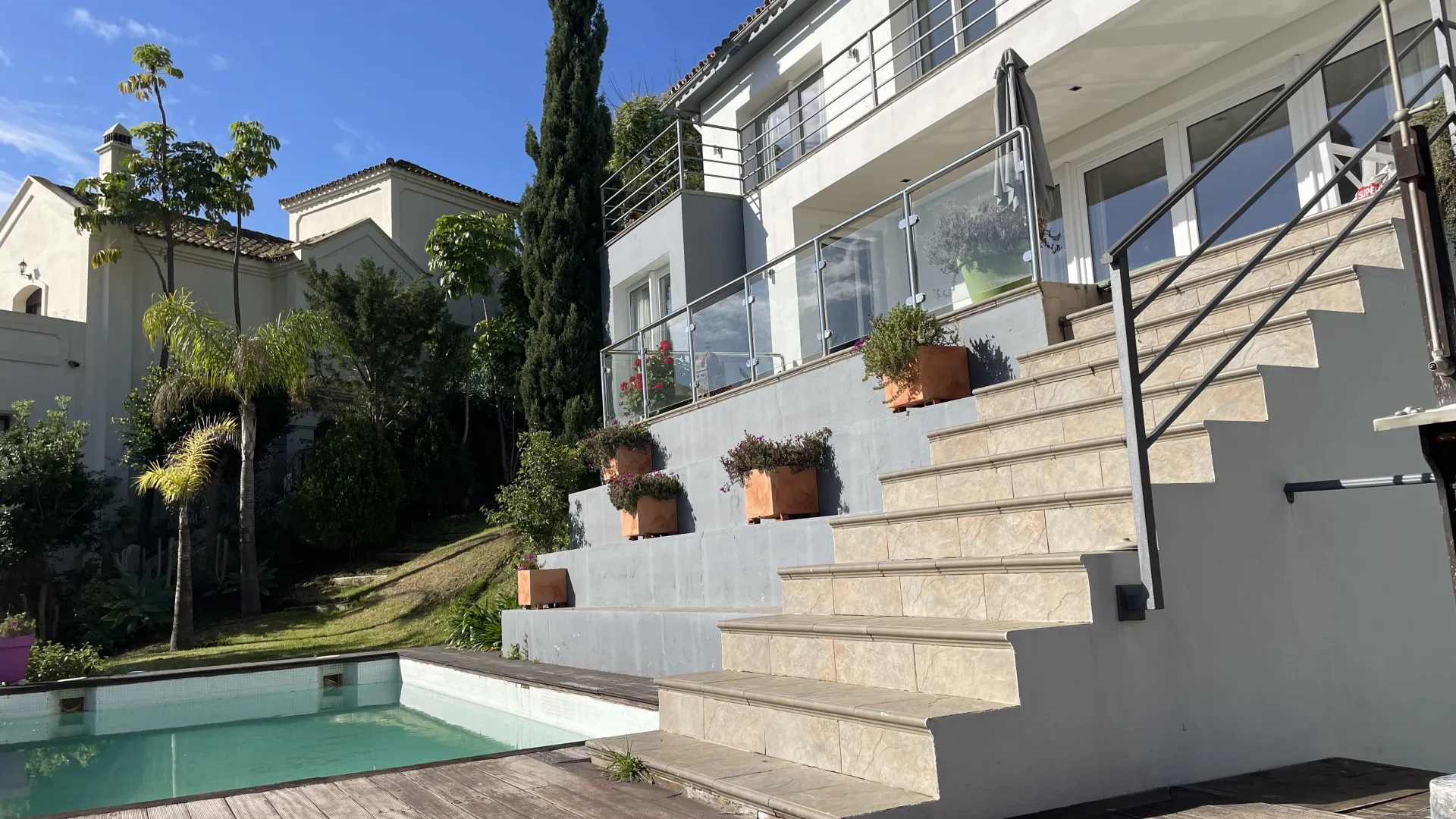 Se vende villa en Los Arqueros de 5 dormitorios