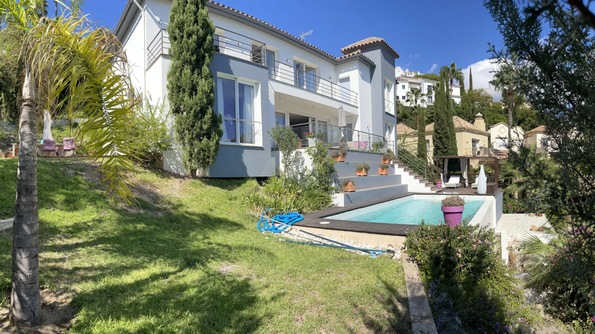Se vende villa en Los Arqueros de 5 dormitorios