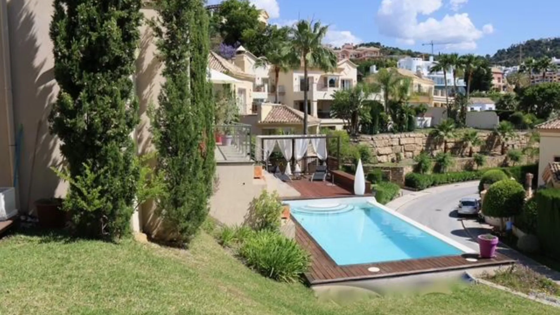 Se vende villa en Los Arqueros de 5 dormitorios
