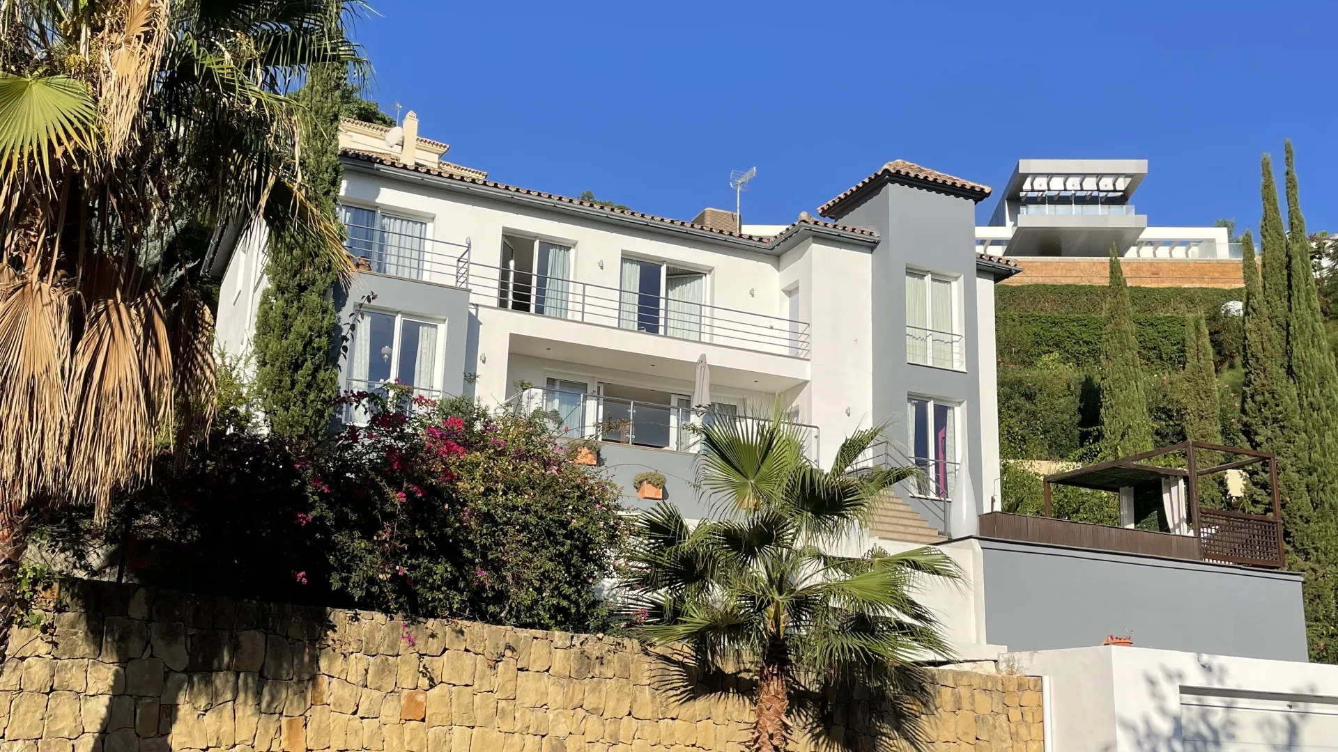 Se vende villa en Los Arqueros de 5 dormitorios
