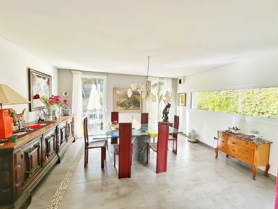 Se vende villa en Los Arqueros de 5 dormitorios