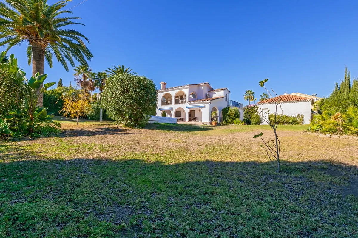 Villa for sale in Atalaya with 5 bedrooms
