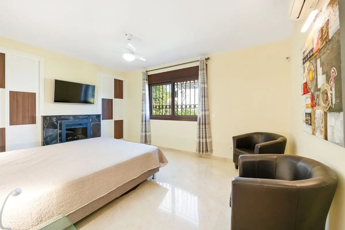 Villa for sale in Atalaya with 5 bedrooms