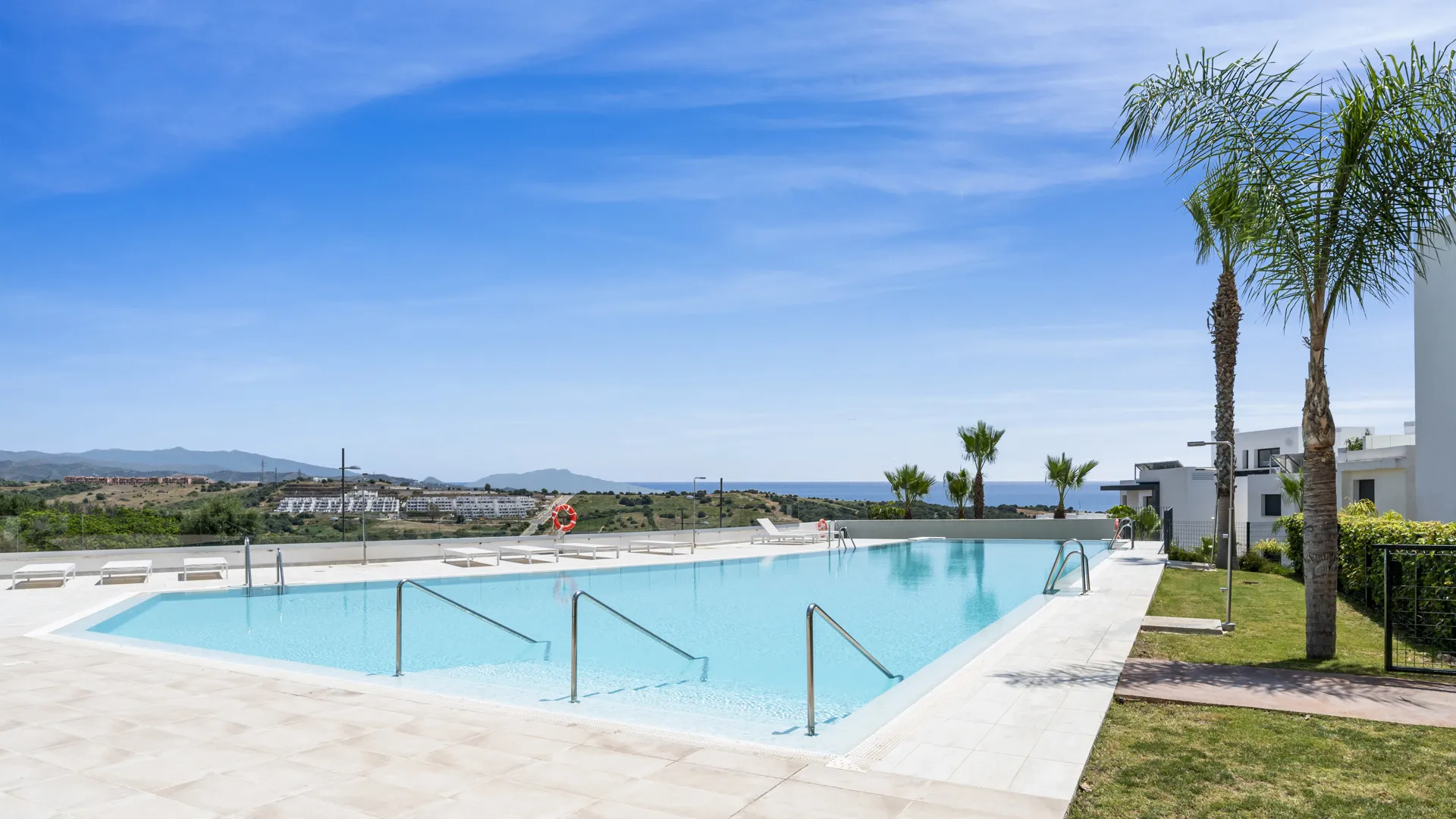 Estepona Golf ground floor apartment for sale
