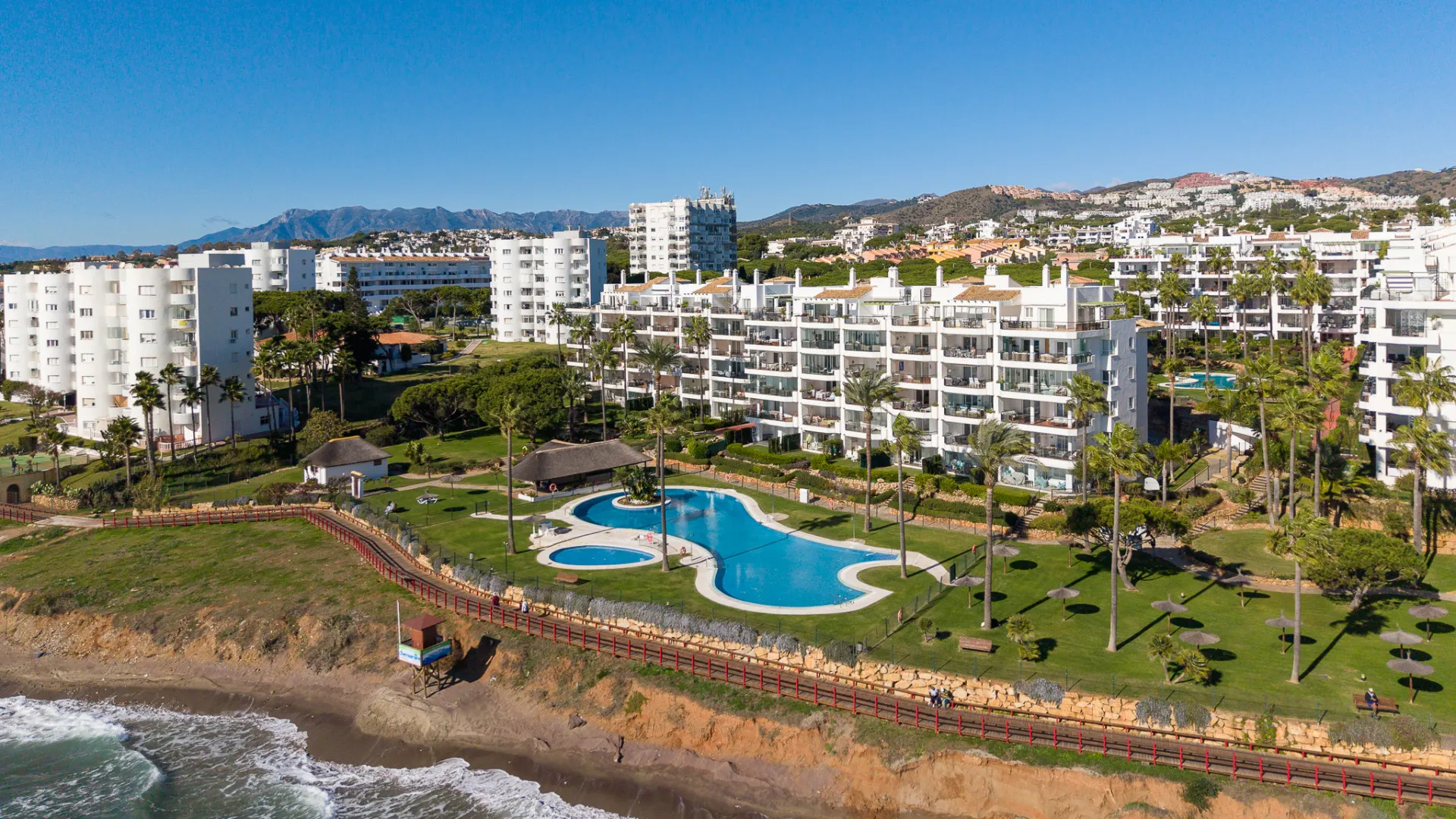 Apartamento en venta en Calahonda con 2 dormitorios