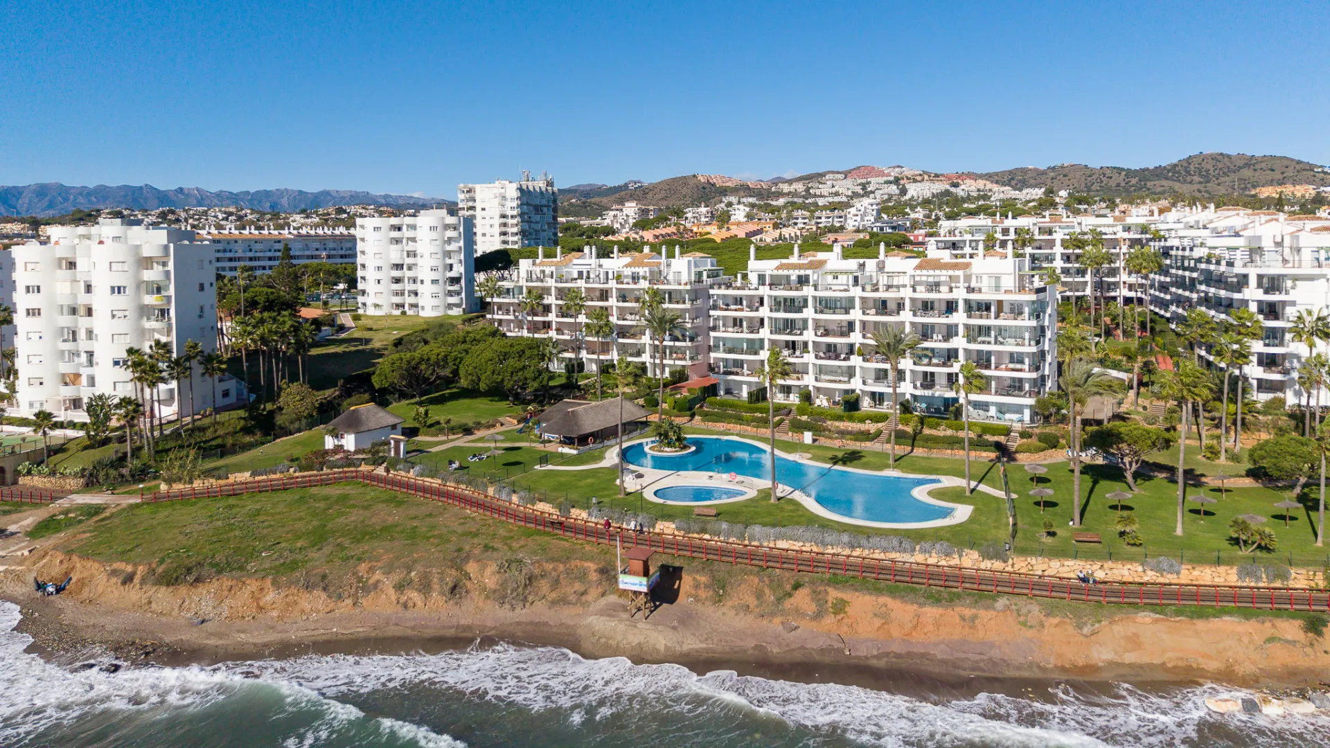 Apartamento en venta en Calahonda con 2 dormitorios