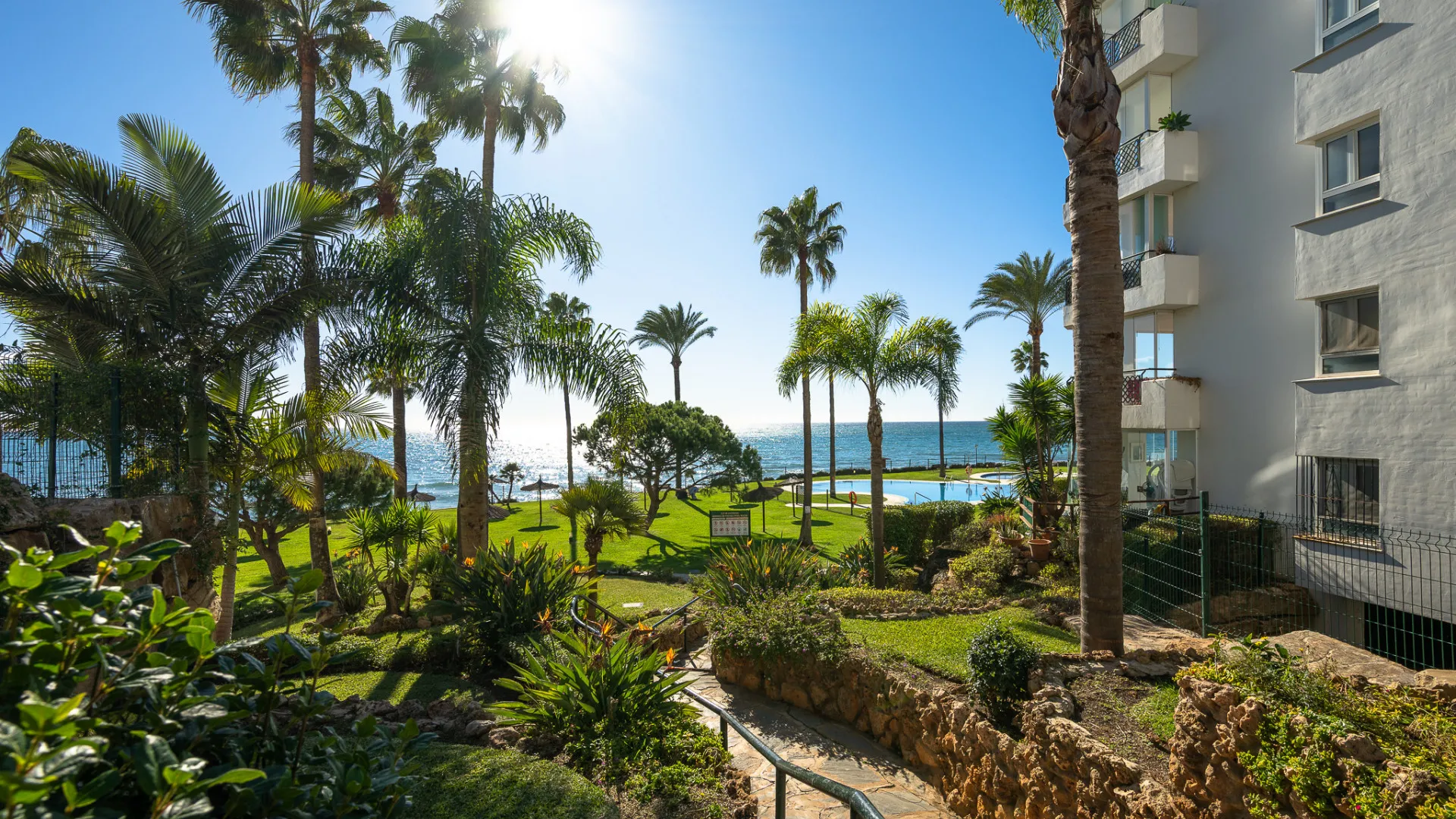 Apartamento en venta en Calahonda con 2 dormitorios