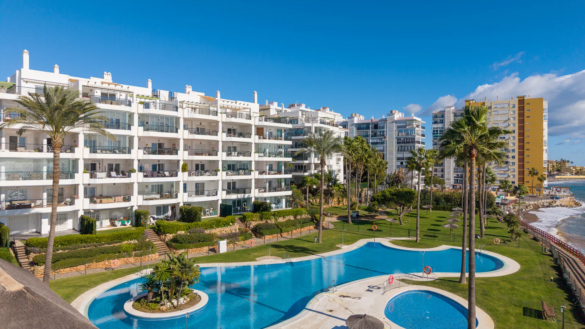 Apartamento en venta en Calahonda con 2 dormitorios