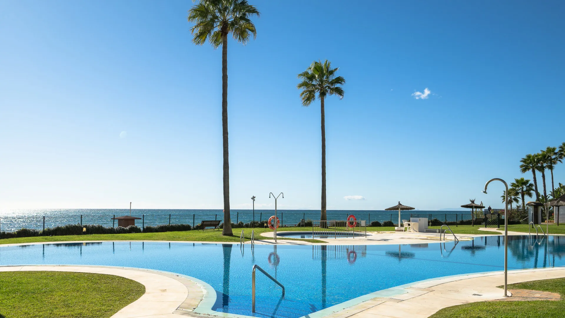 Apartamento en venta en Calahonda con 2 dormitorios