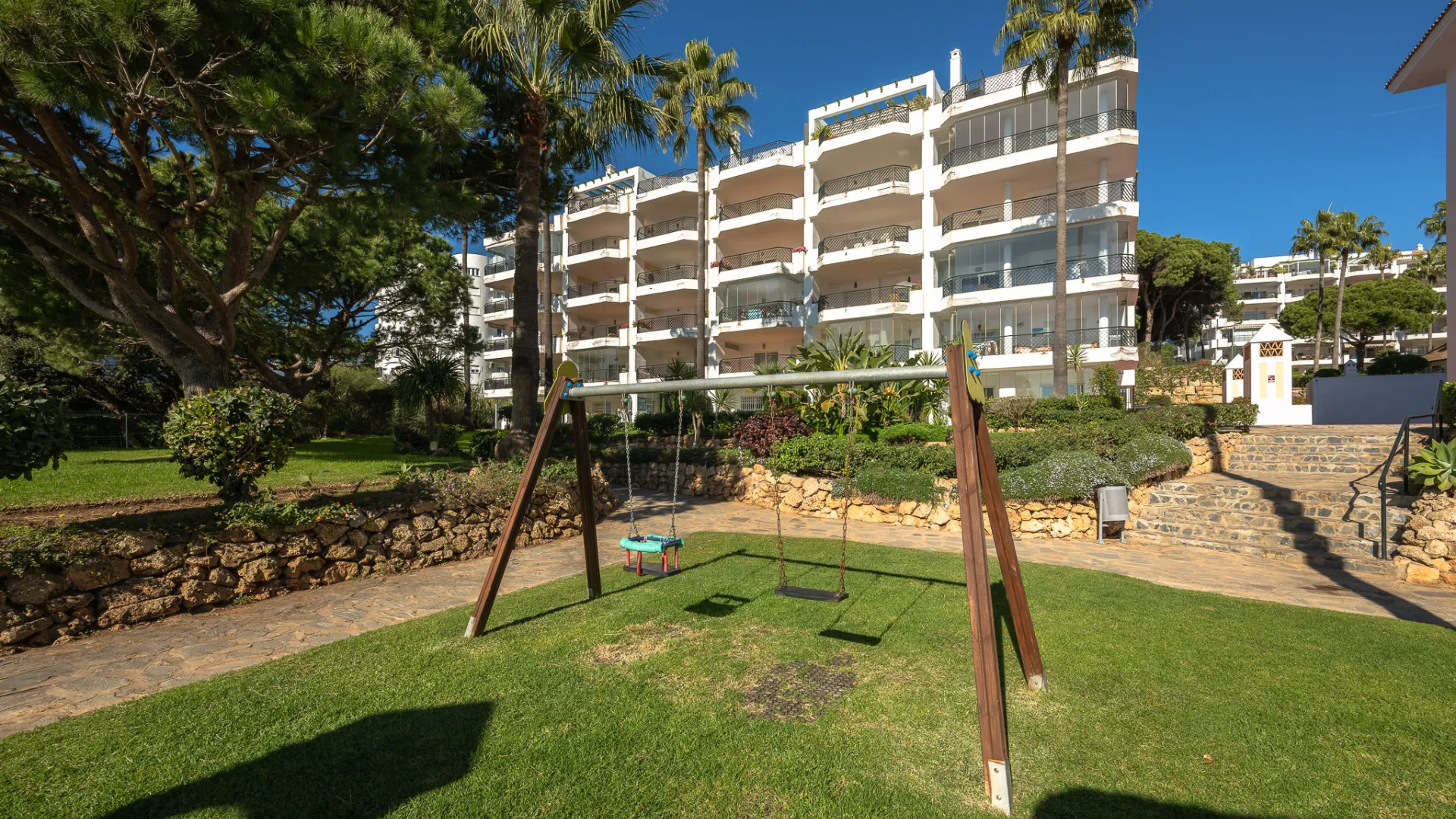 Apartamento en venta en Calahonda con 2 dormitorios