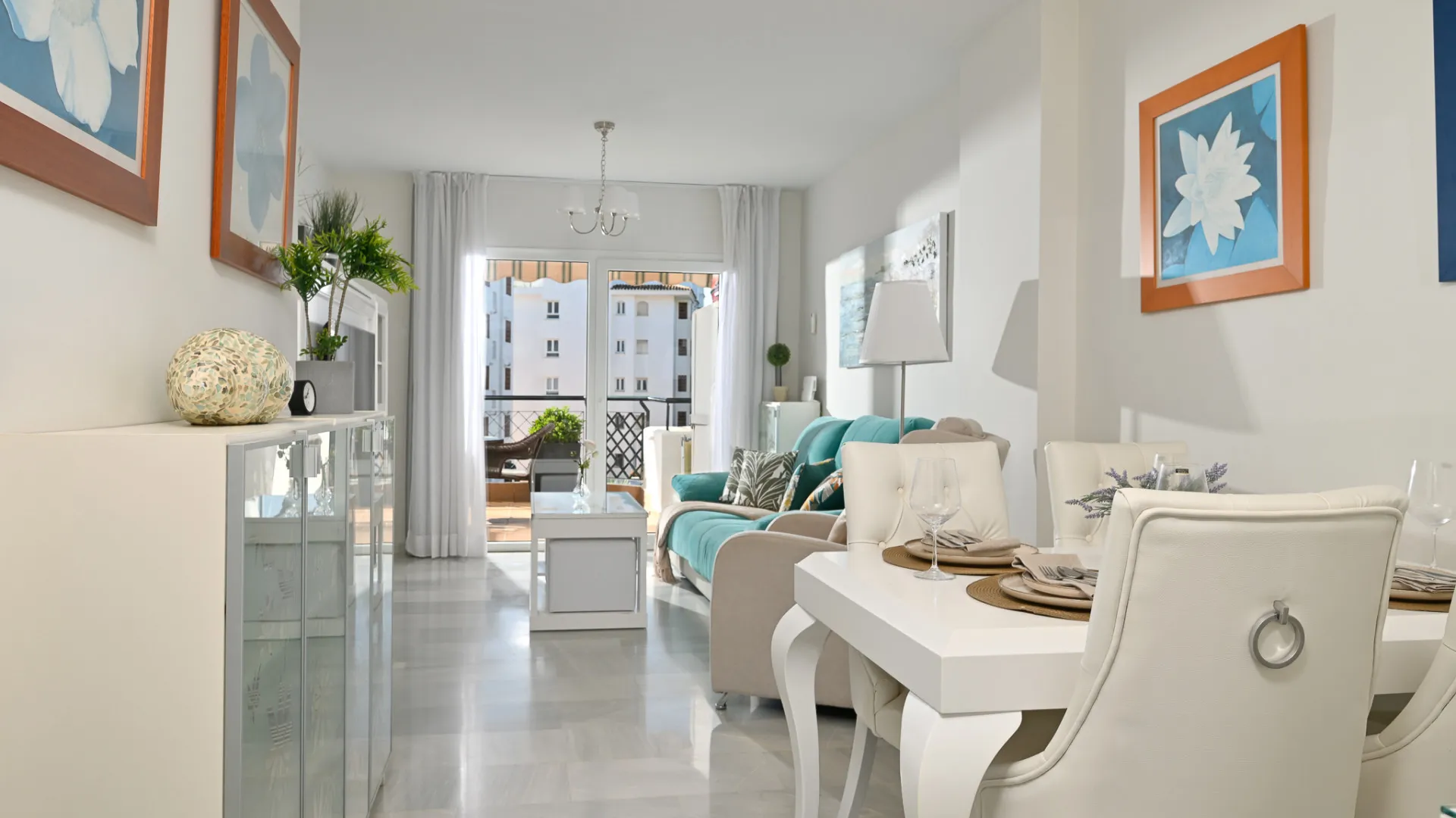 Apartamento en venta en Calahonda con 2 dormitorios