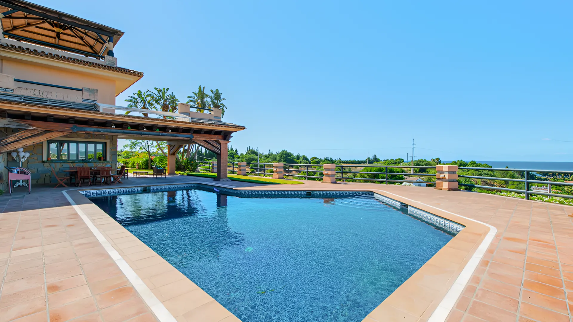 Estepona Este, villa con 6 dormitorios en venta