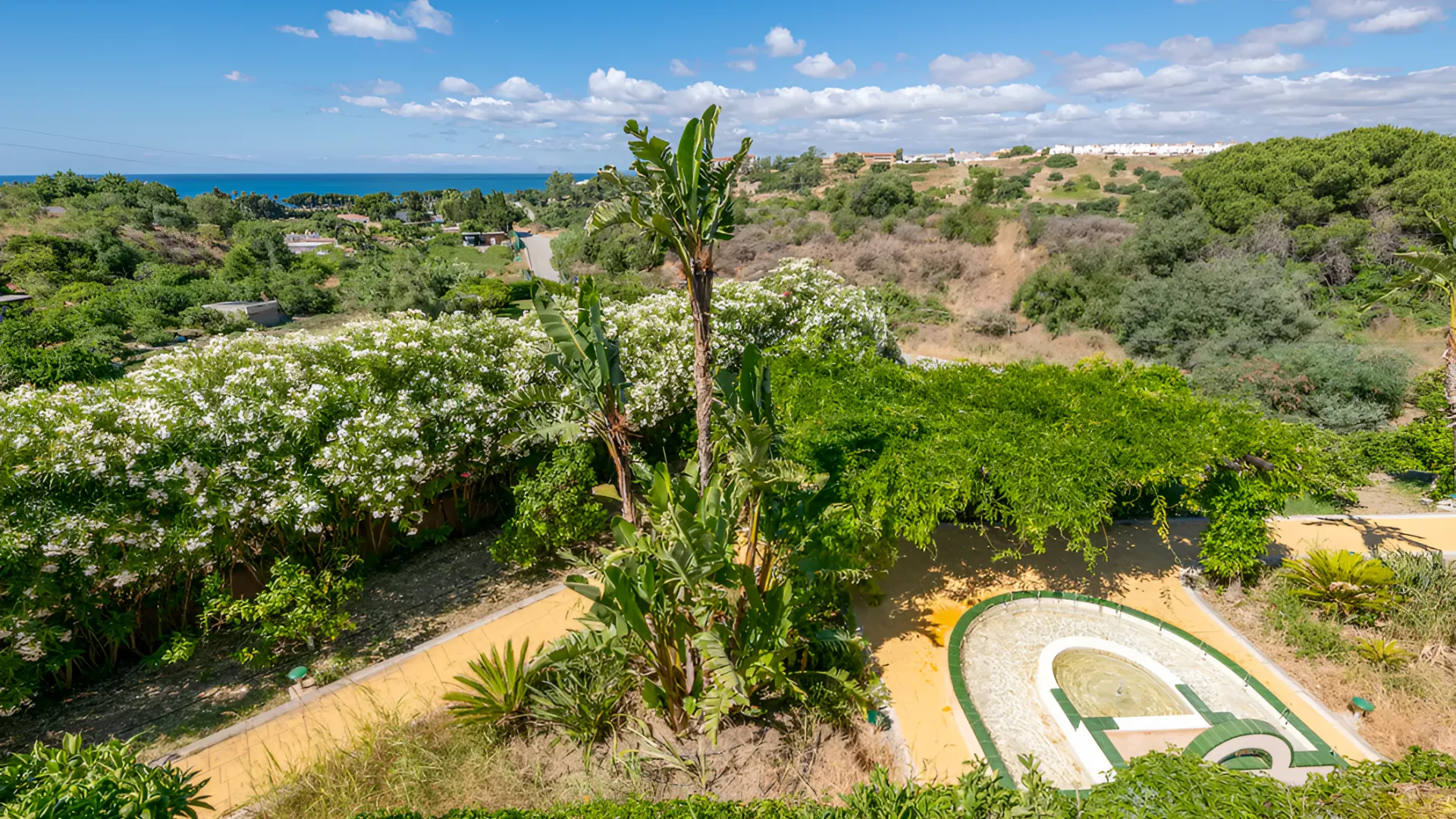Estepona Este, villa con 6 dormitorios en venta