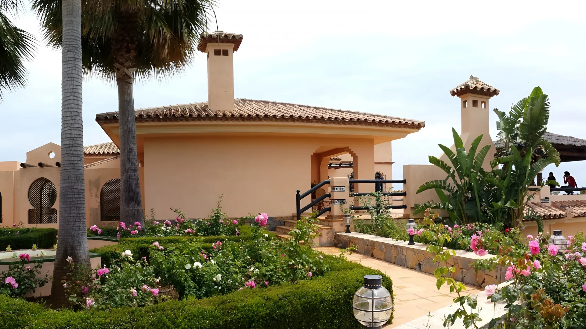 Estepona Este, villa con 6 dormitorios en venta