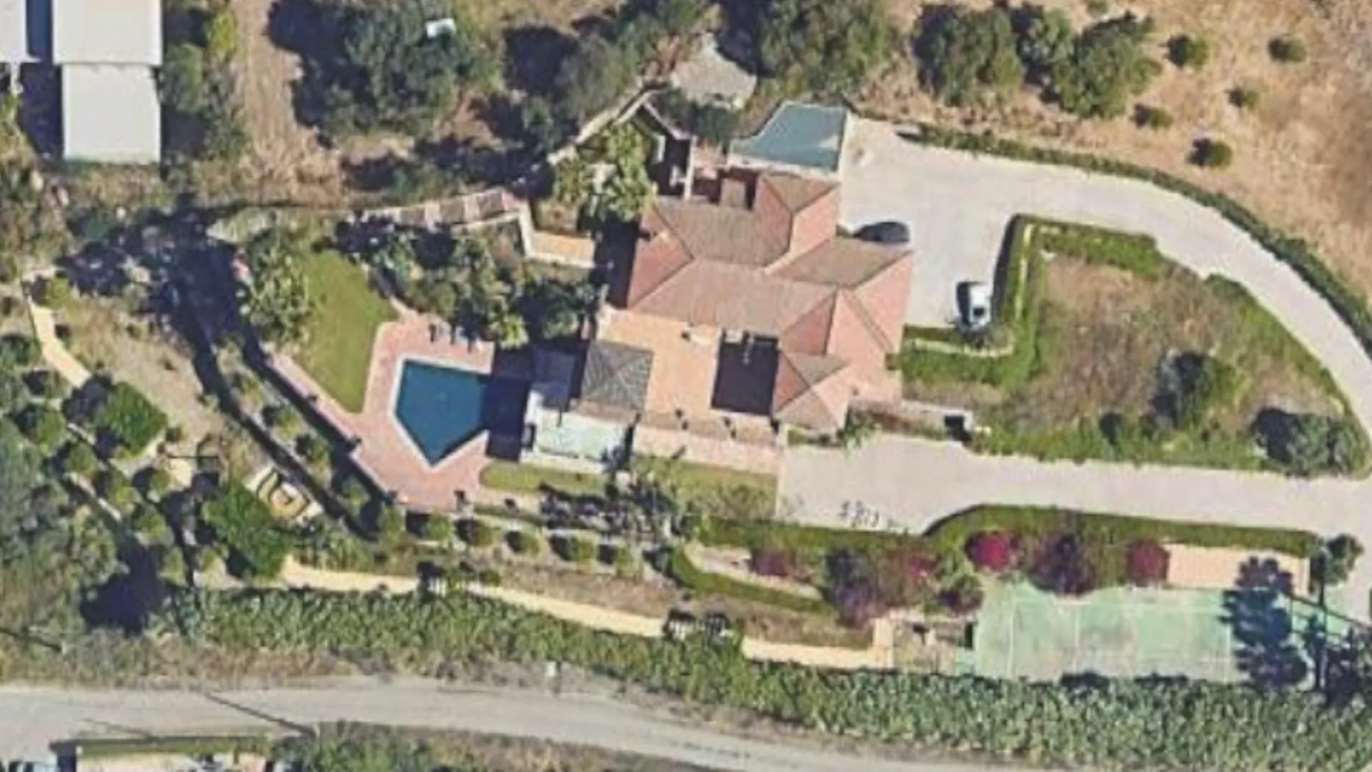 Estepona Este, villa con 6 dormitorios en venta