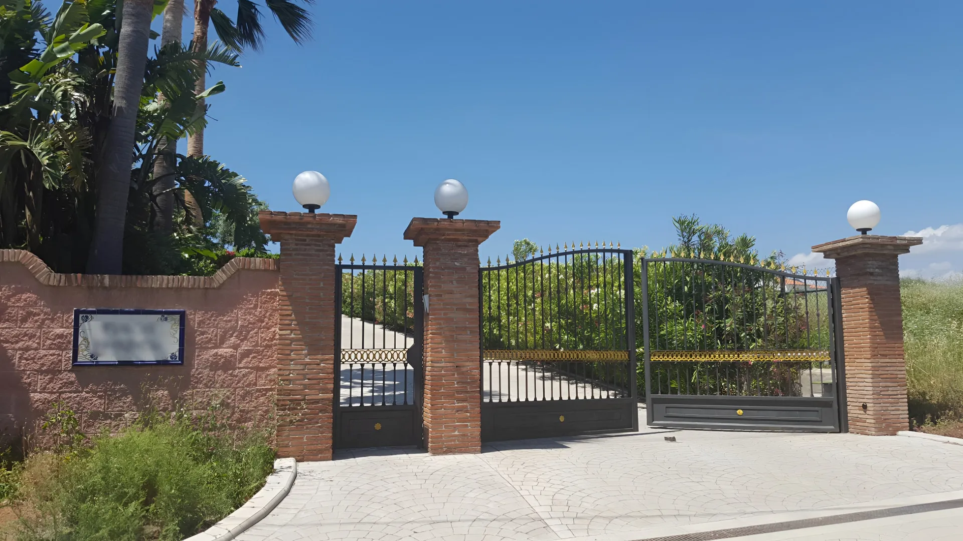 Estepona Este, villa con 6 dormitorios en venta