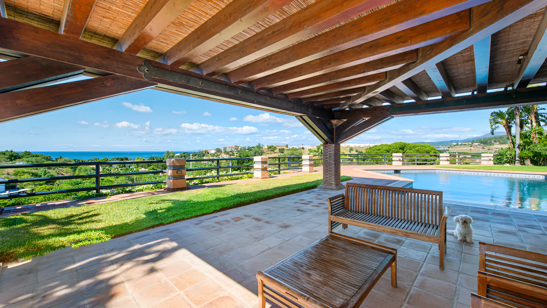 Estepona Este, villa con 6 dormitorios en venta