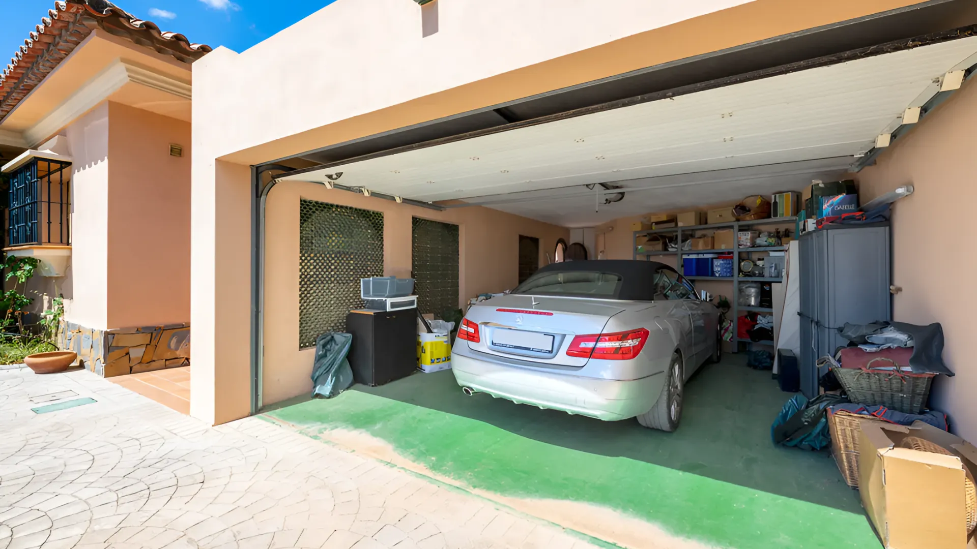 Estepona Este, villa con 6 dormitorios en venta