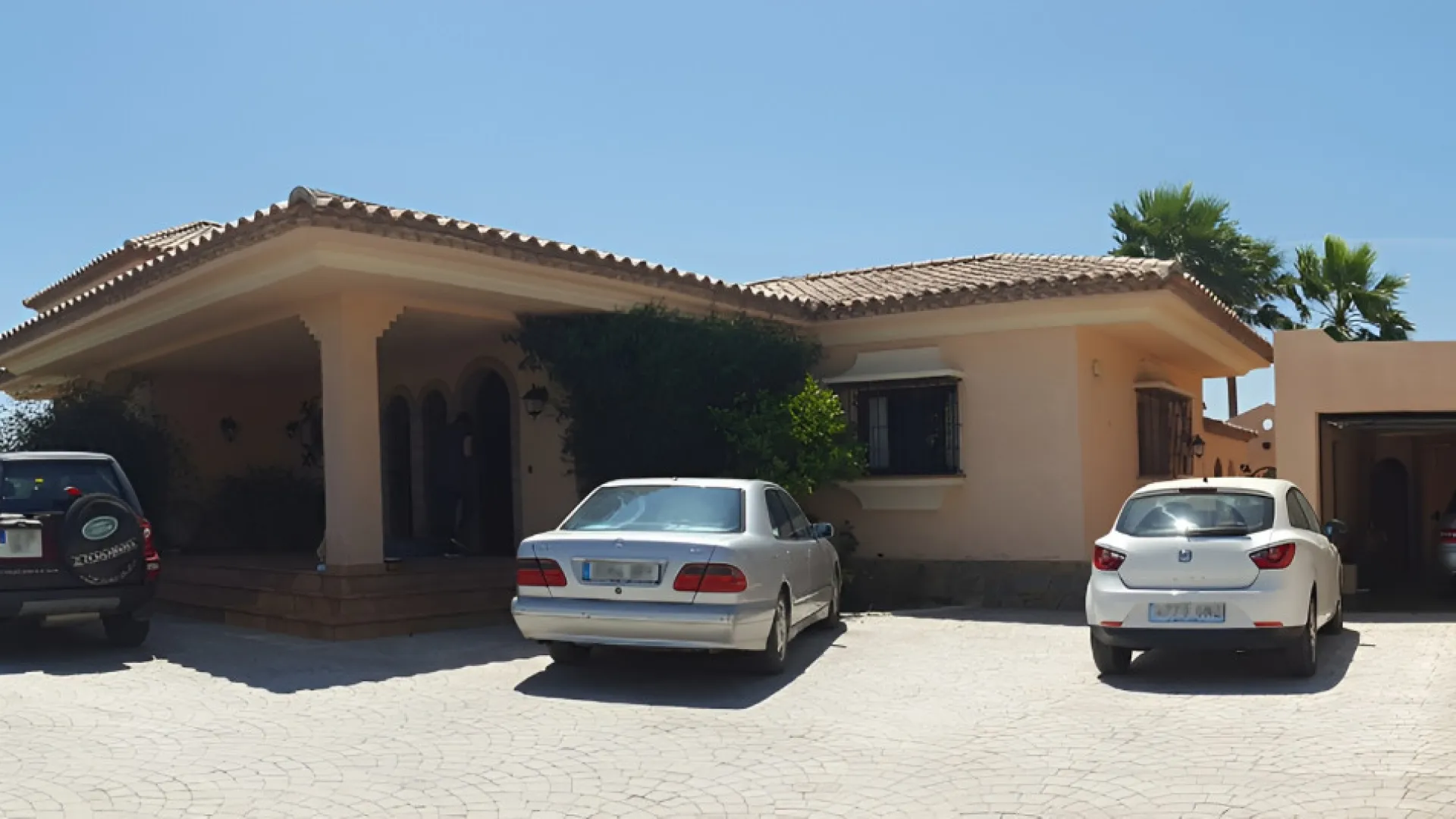 Estepona Este, villa con 6 dormitorios en venta