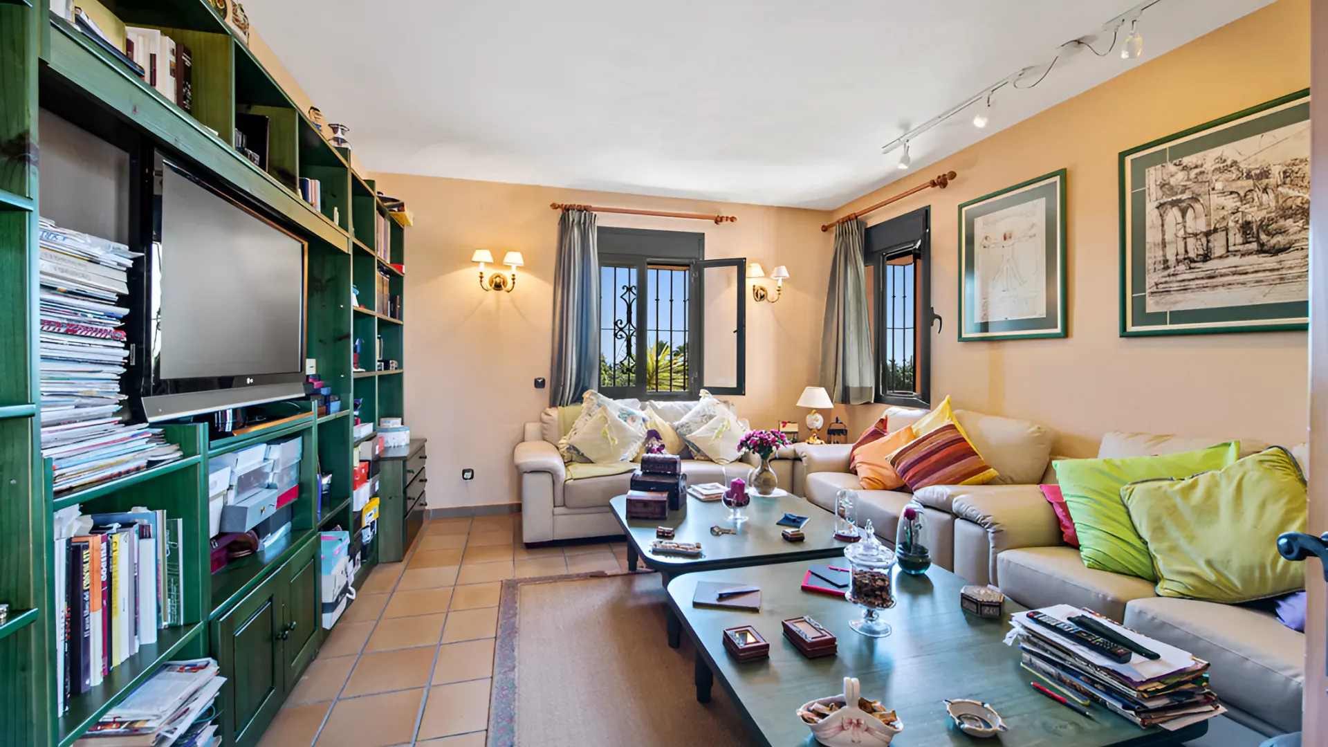 Estepona Este, villa con 6 dormitorios en venta