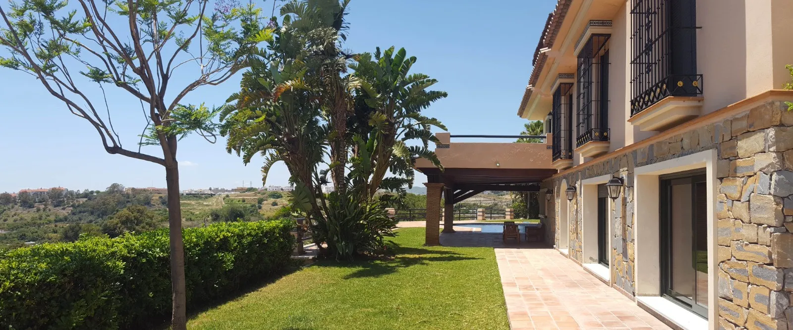 Estepona Este, finca en venta con 5 dormitorios