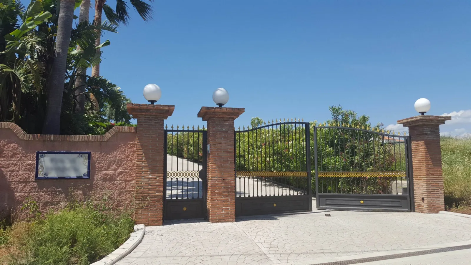 Estepona Este, finca en venta con 5 dormitorios