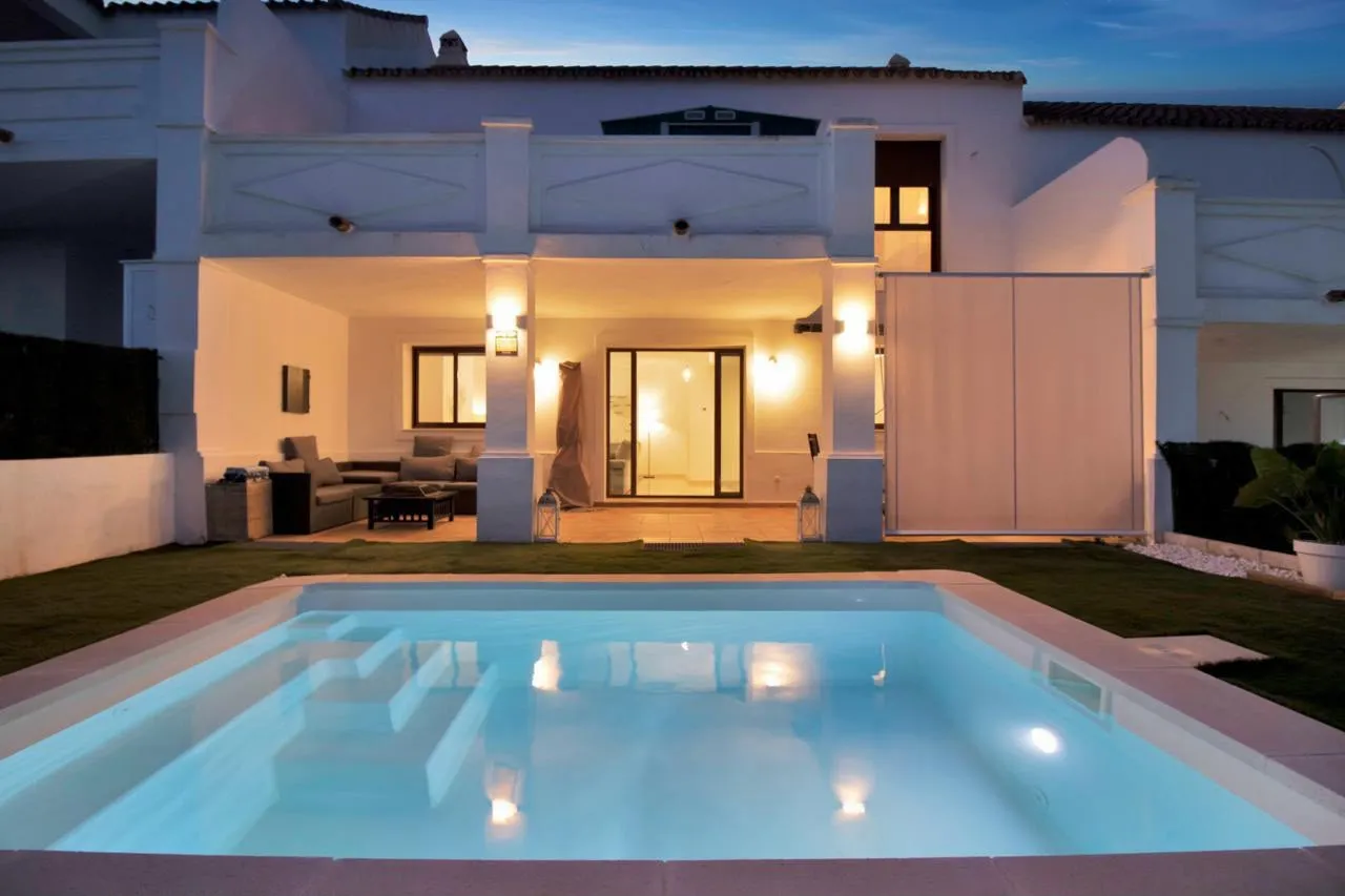 Town house for sale in Casares Golf