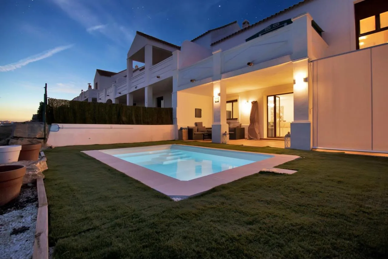 Town house for sale in Casares Golf