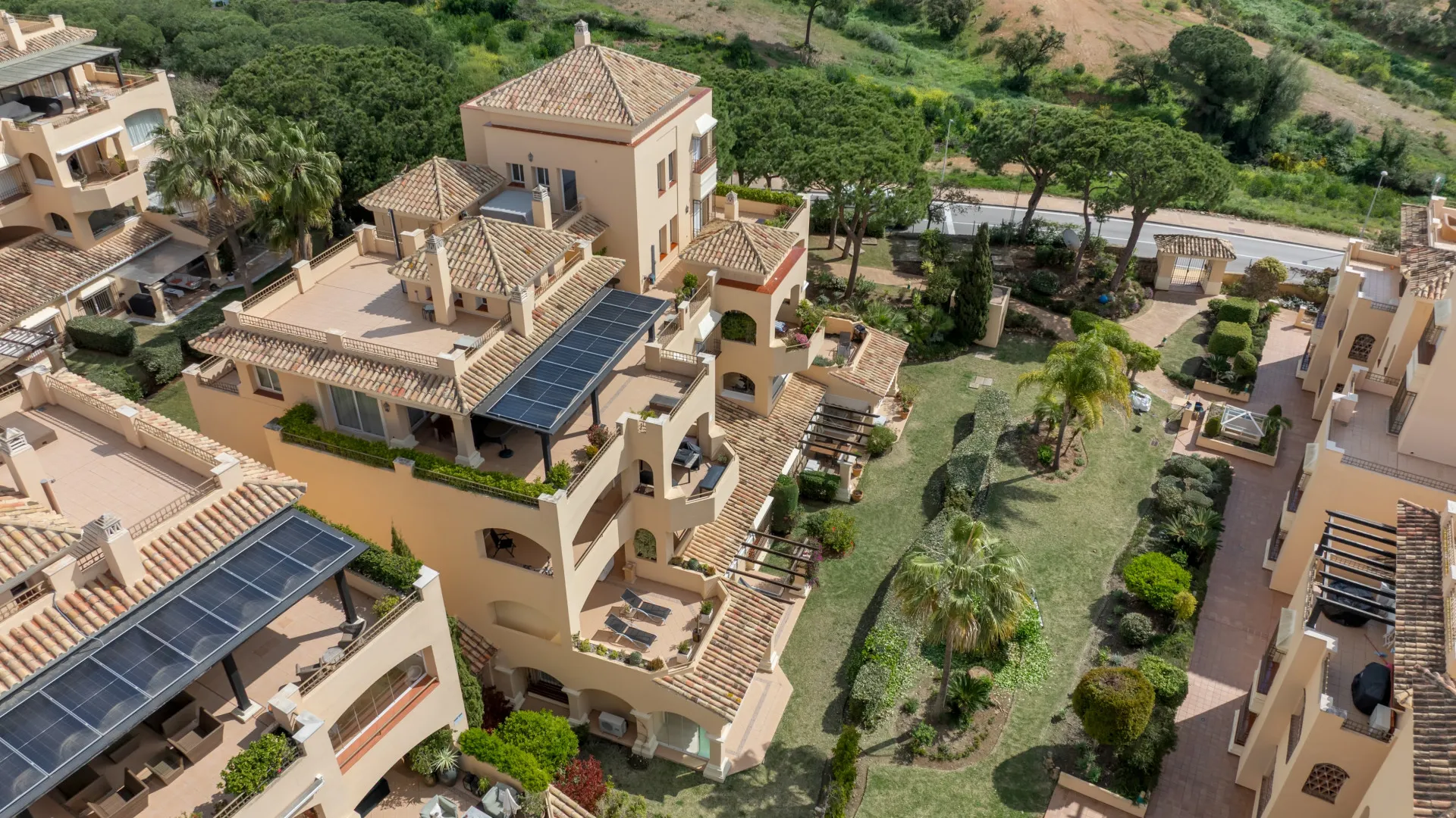 Apartamento planta baja de 3 dormitorios en venta en Hacienda Elviria