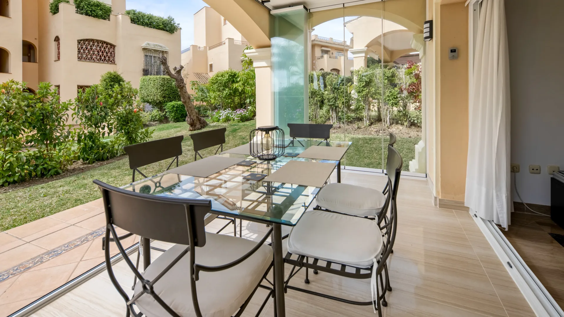 Apartamento planta baja de 3 dormitorios en venta en Hacienda Elviria