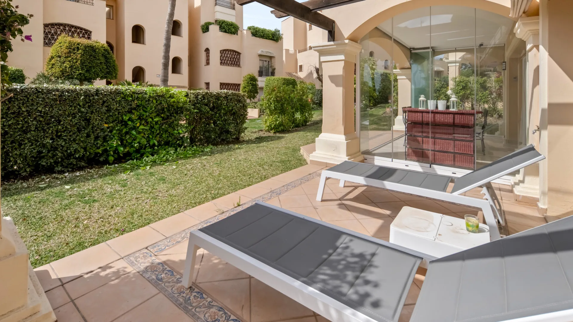 Apartamento planta baja de 3 dormitorios en venta en Hacienda Elviria