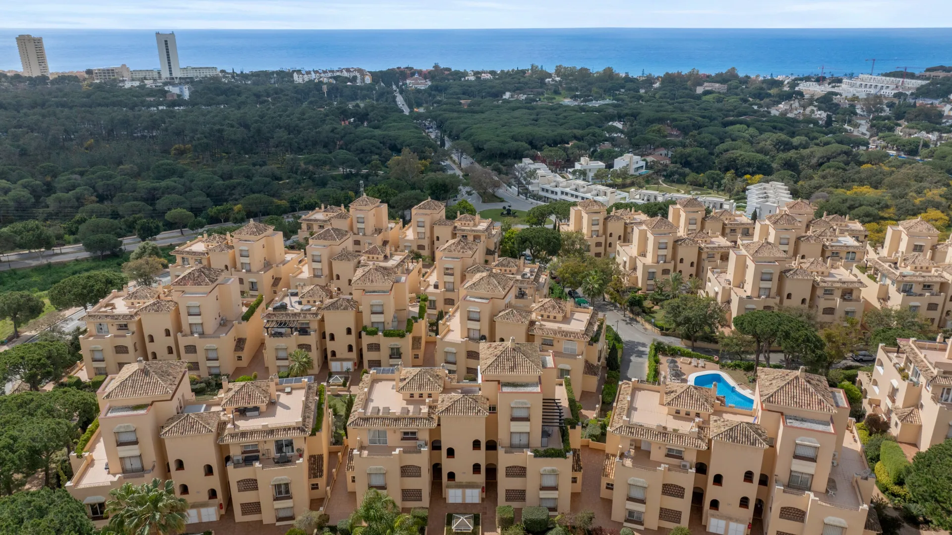 Apartamento planta baja de 3 dormitorios en venta en Hacienda Elviria