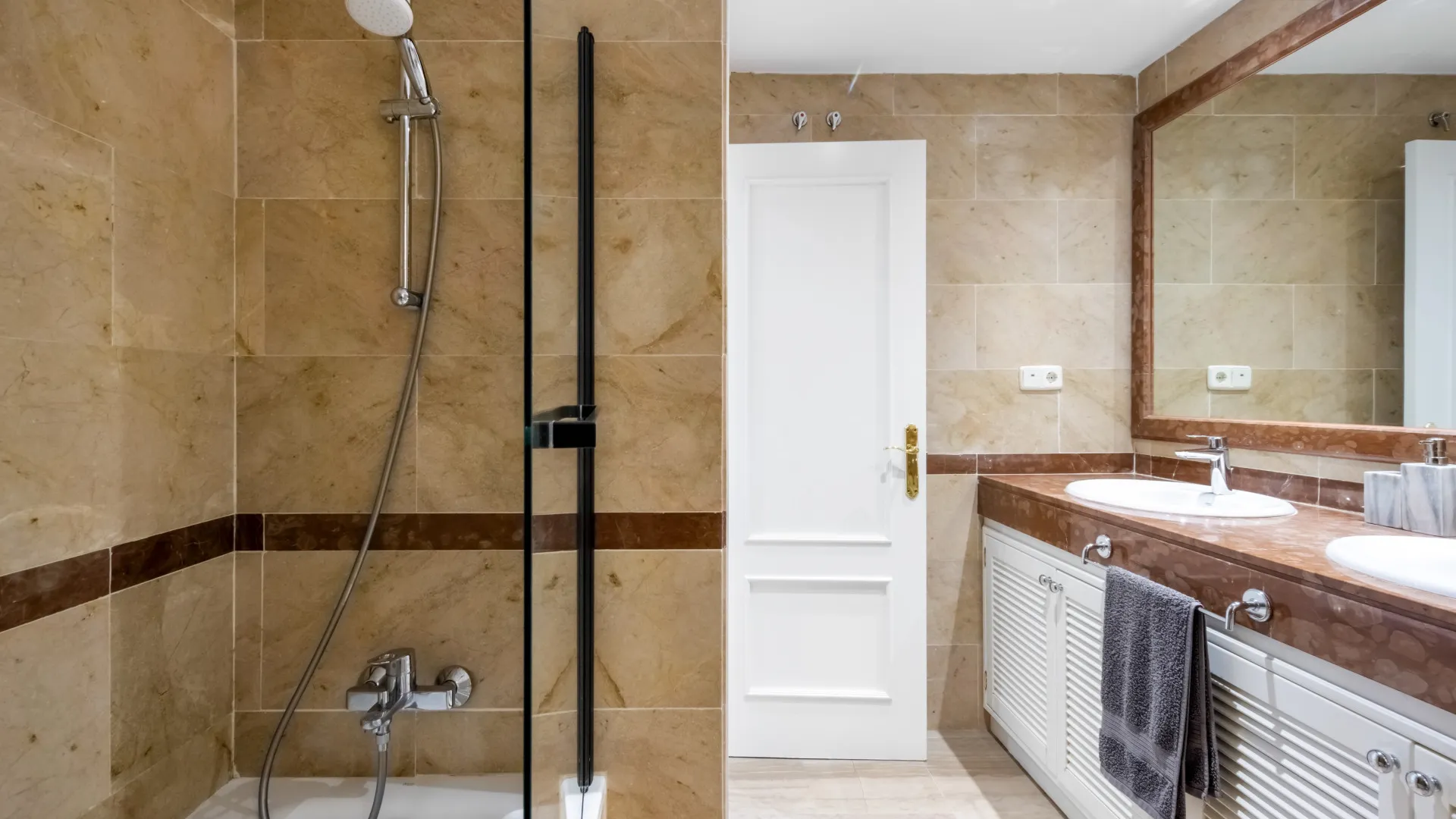 Apartamento planta baja de 3 dormitorios en venta en Hacienda Elviria