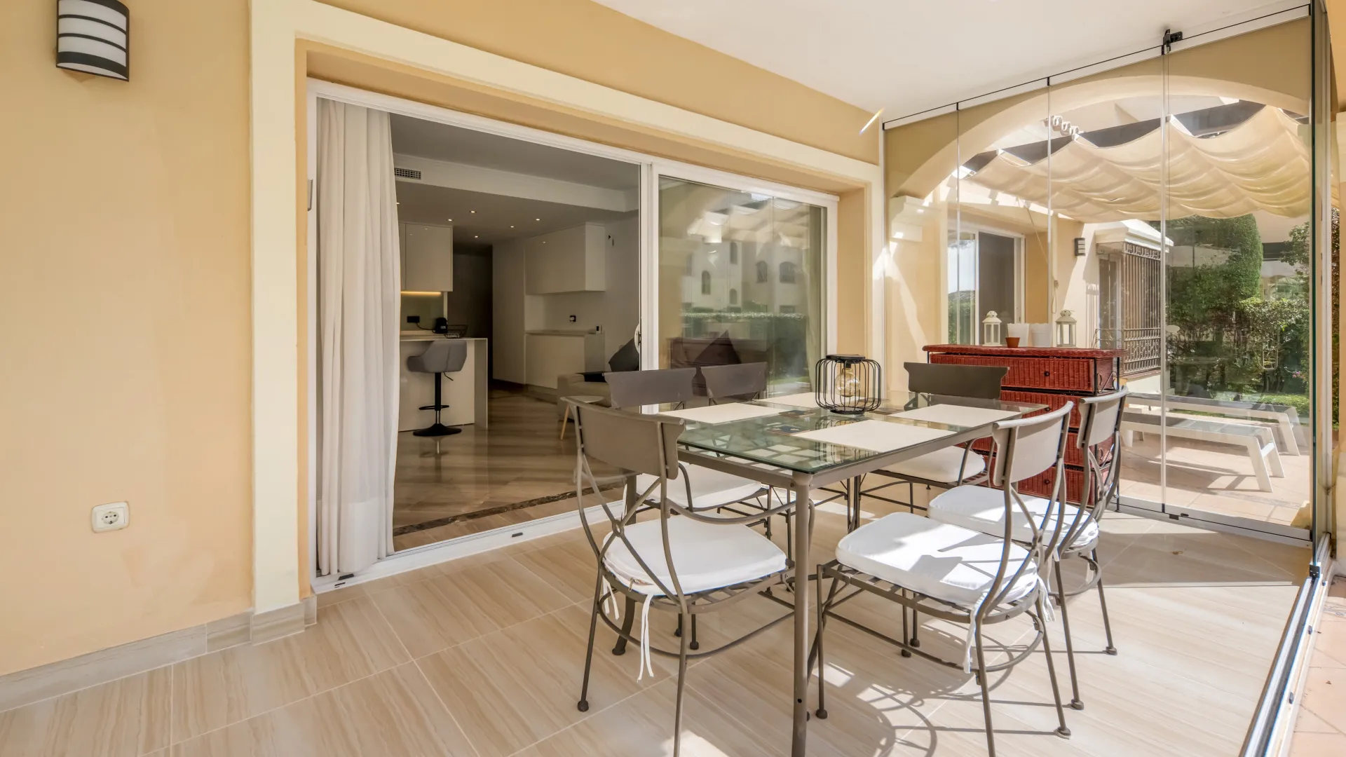 Apartamento planta baja de 3 dormitorios en venta en Hacienda Elviria