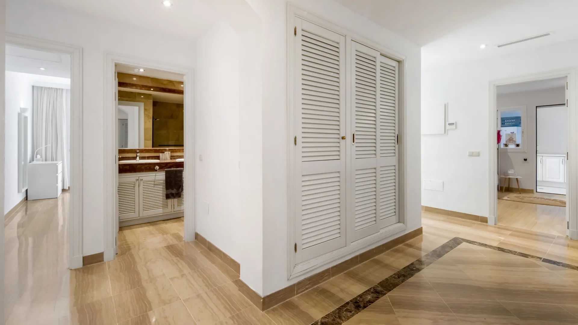 Apartamento planta baja de 3 dormitorios en venta en Hacienda Elviria