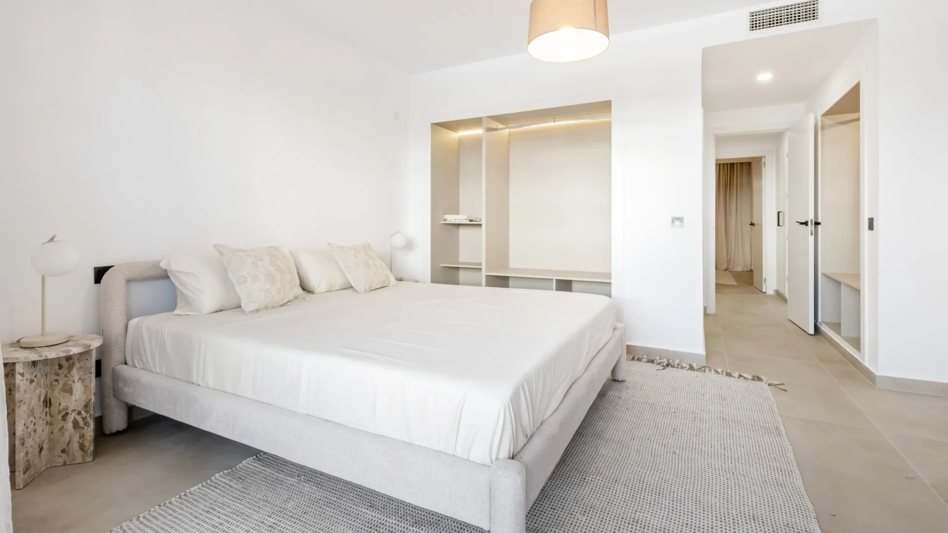 Buy apartment with 3 bedrooms in Nueva Andalucia