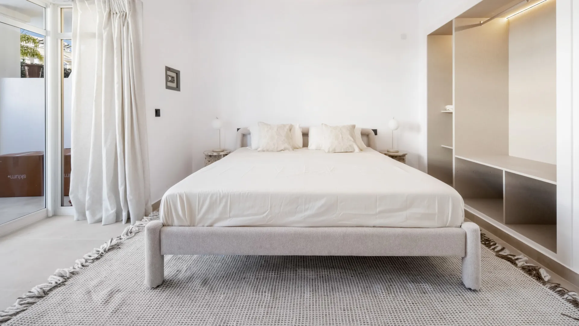 Buy apartment with 3 bedrooms in Nueva Andalucia