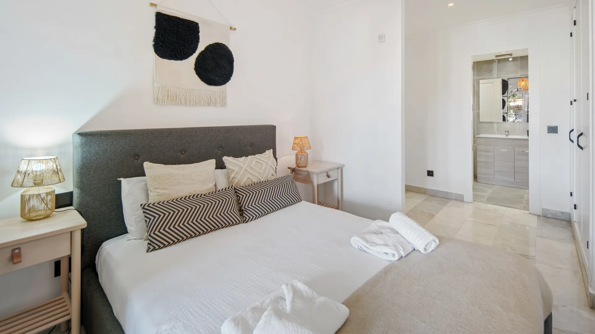 Nueva Andalucia, duplex de 2 dormitorios en venta