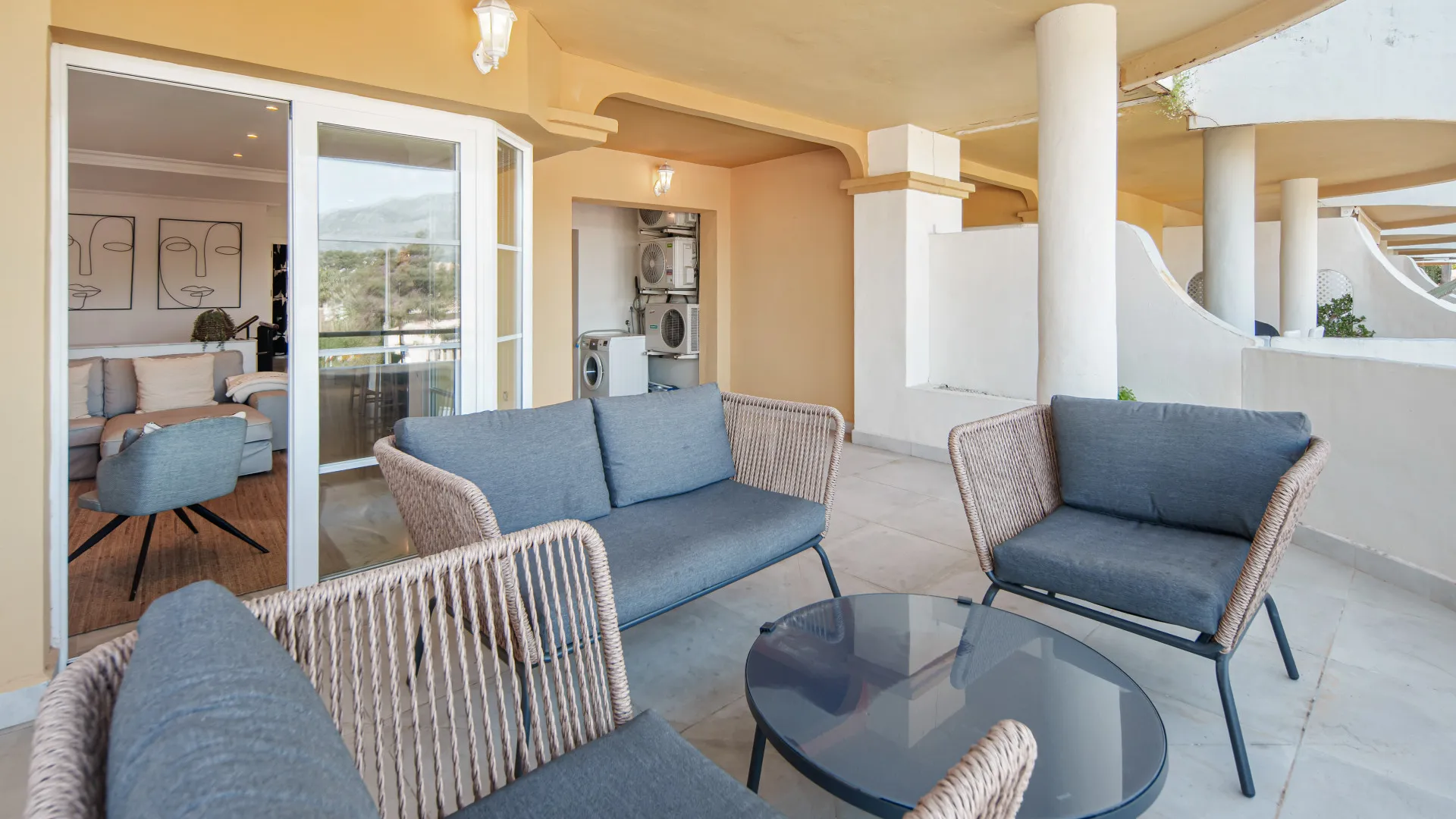 Nueva Andalucia, duplex de 2 dormitorios en venta