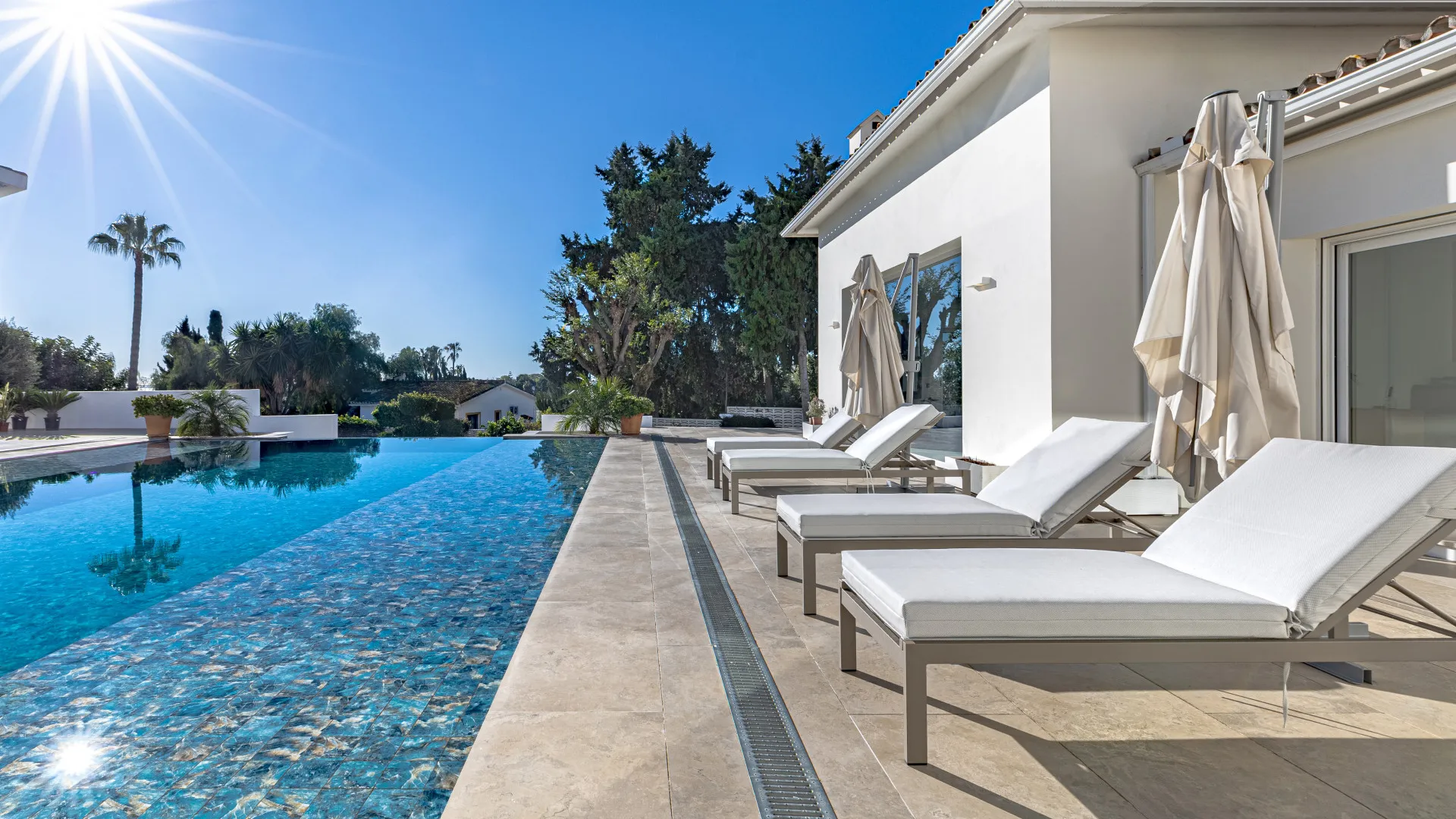 Se vende villa en Guadalmina Alta con 7 dormitorios