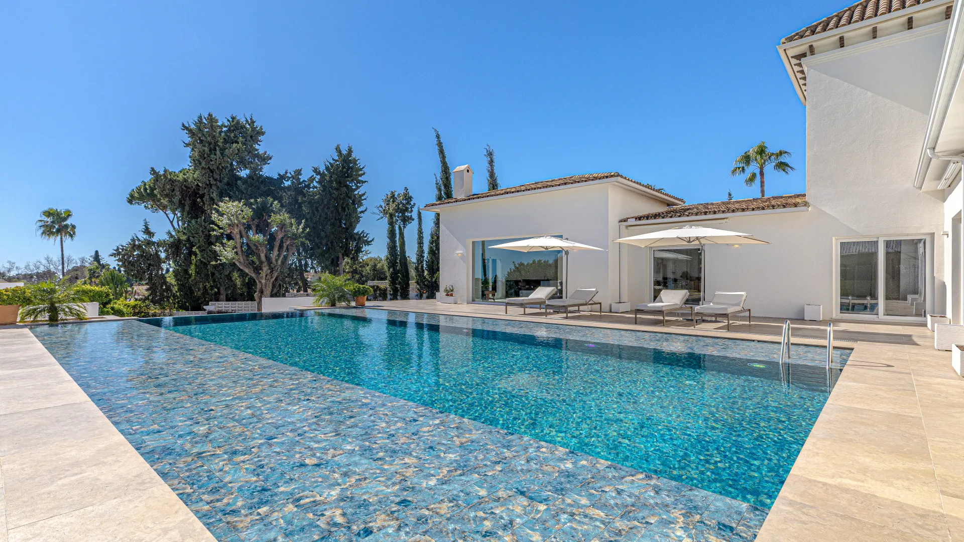 Se vende villa en Guadalmina Alta con 7 dormitorios